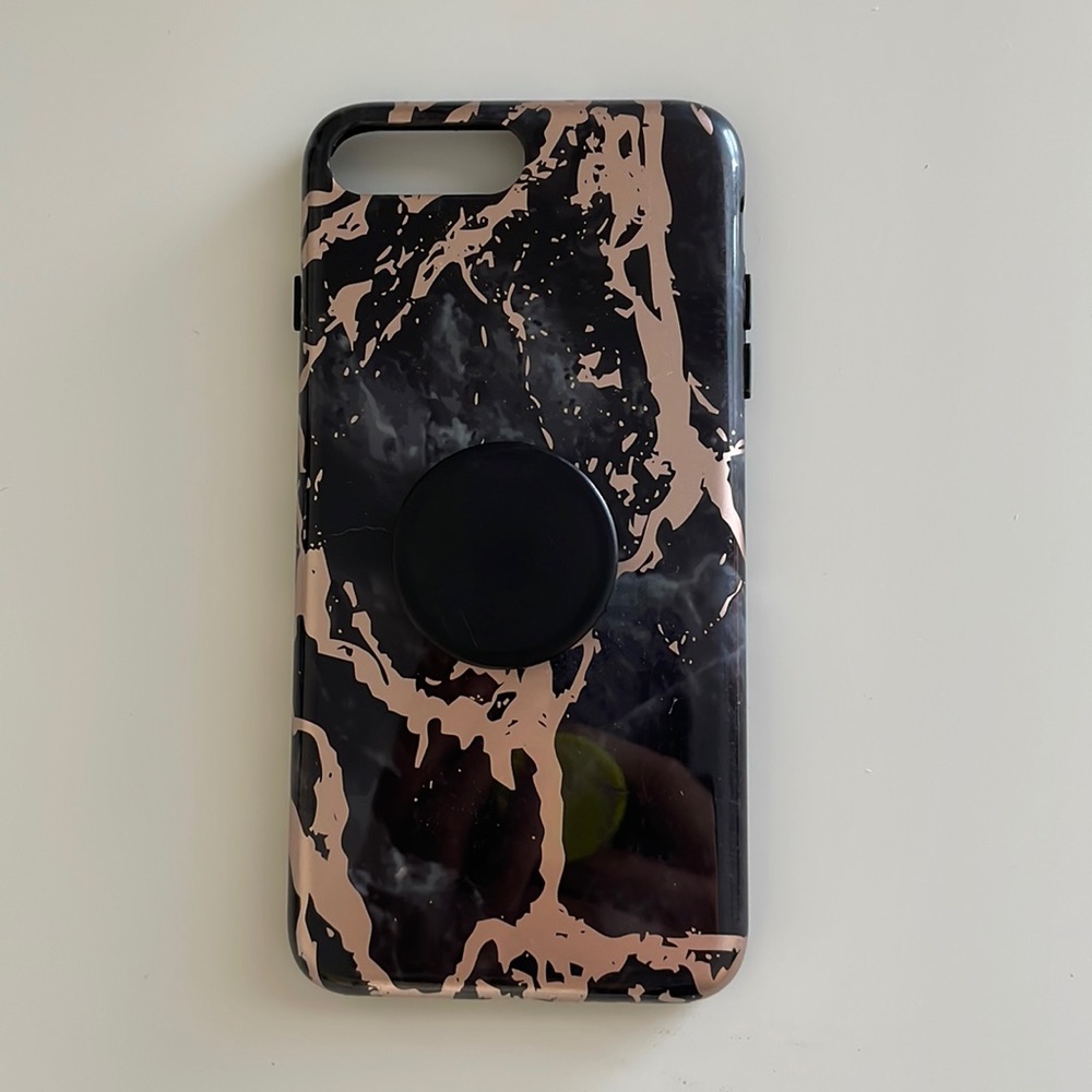 Velvet Caviar iPhone 8+ case and pop socket